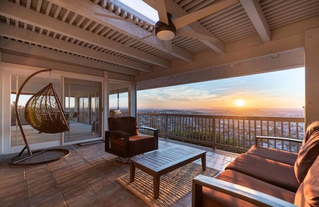 San Diego Dream Home, Amazing View, Pool and more!