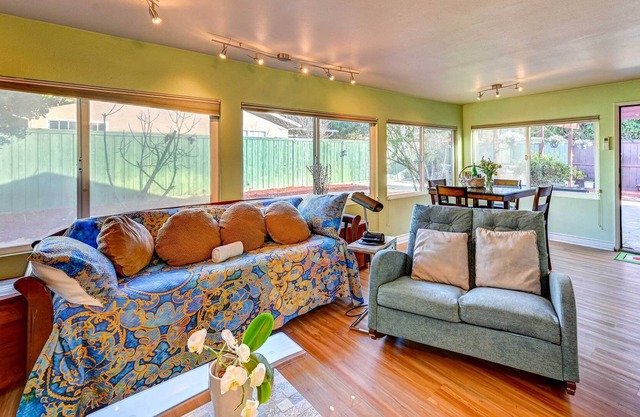 San Diego Garden Suite with Fenced Yard