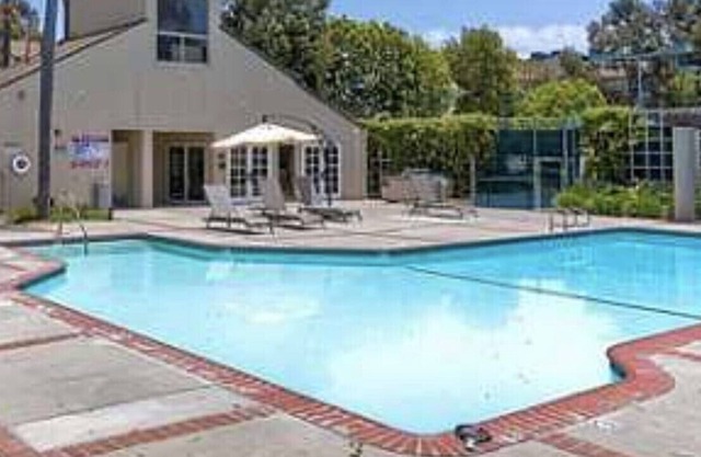 San Diego townhouse, pool, bbq.