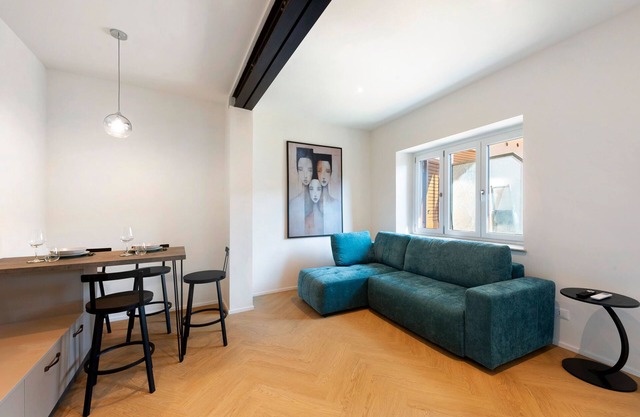 San Lorenzo Luxury Apartment with Balcony and Air Conditioning