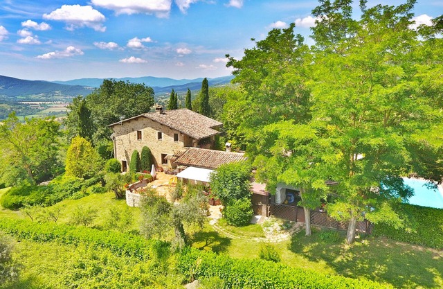 San Nicolò, private house and pool. Free wifi, stunning views of Niccone Valley.