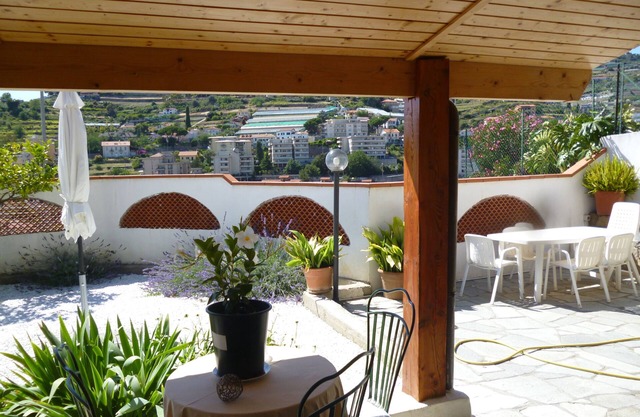 San Remo: country house with patio - 6 minutes drive from the Ariston Theater-