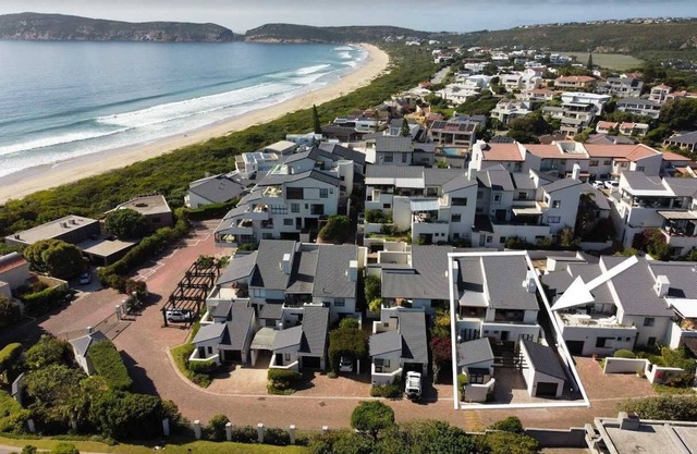 Sanctuary Beach Hideaway | 50m walk onto Beach