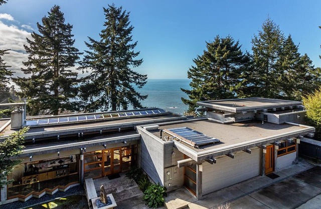 Sanctuary House - Architectural Gem w/Ocean Views!