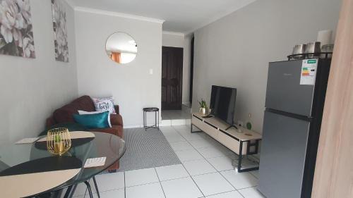 Sandalion Cottage near OR Tambo Airport & Greenstone