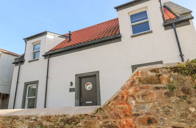 SANDPIPERS, family friendly, country holiday cottage in Crail