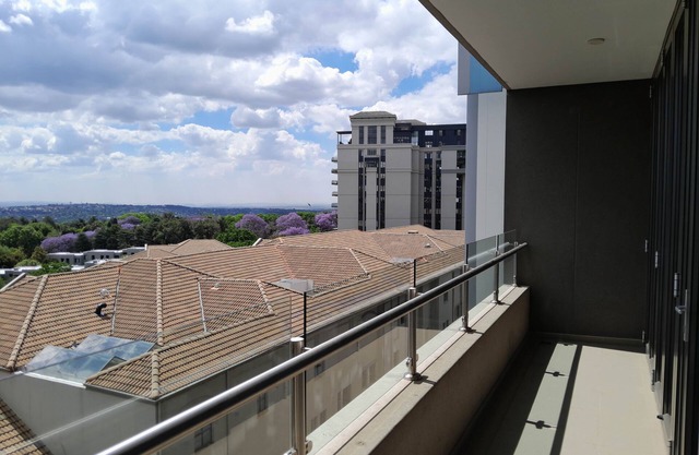 Sandton Smart Apartment Eighteen