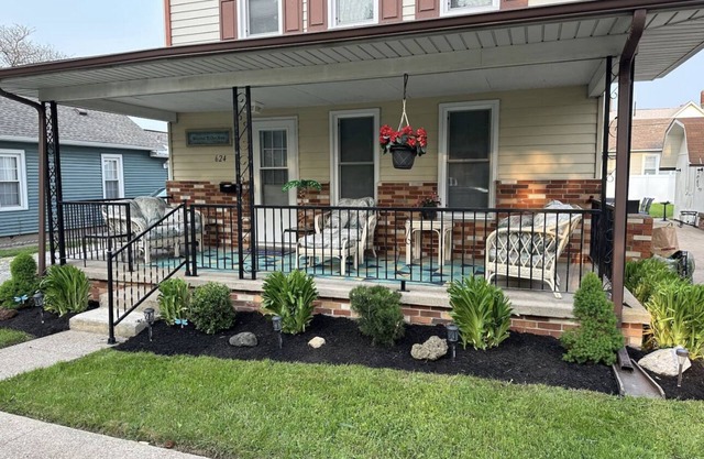 Sandusky 4 BR, 2-bath home. 3.5 Mi from Cedar Point. 3.2 Mi to Sports Force.