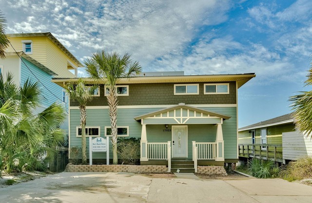 Sandy Bottoms - Fabulous West End House & Hot Tub!
