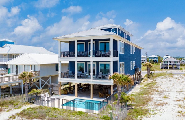 Sandy Dreams- Large Beachfront with Private Pool