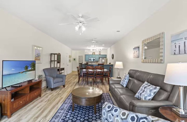 Sandy Knees Retreat - Steps to Golf, Minutes to Sunset Beach