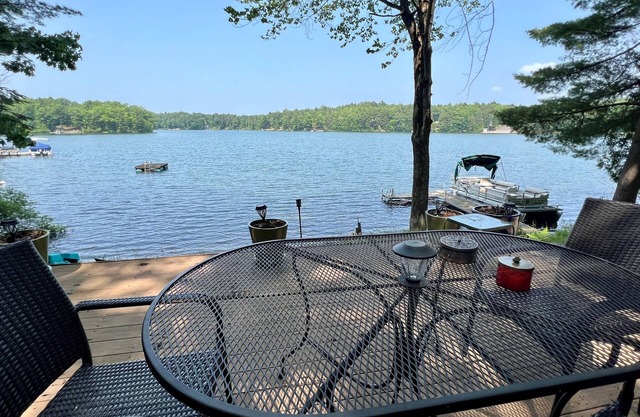 Sandy waterfront near Traverse City on High Lake Dock, kayak, firepit! Dog ok
