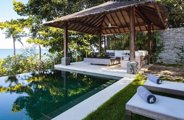 Sangsuri Beach Villa 3: Luxury Villa directly onna secluded Beach