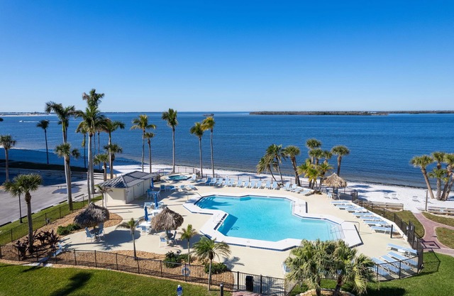 Sanibel Harbour Resort Harbour Tower 211: Boasting amazing sunset views from the lanai