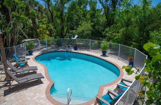 "Sanibel Oasis", Private Home with heated pool on a canal