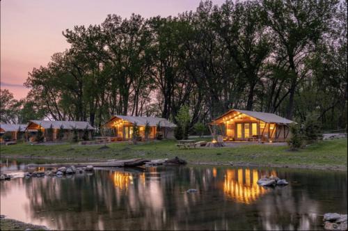 Sankoty Lakes Resort - Cabins & RV Park - Peoria Spring Bay