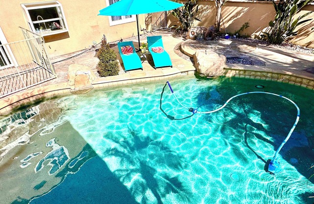 Santa Ana Royal prestige home/pool-spa resort style/Disneyland/Beaches/16guest