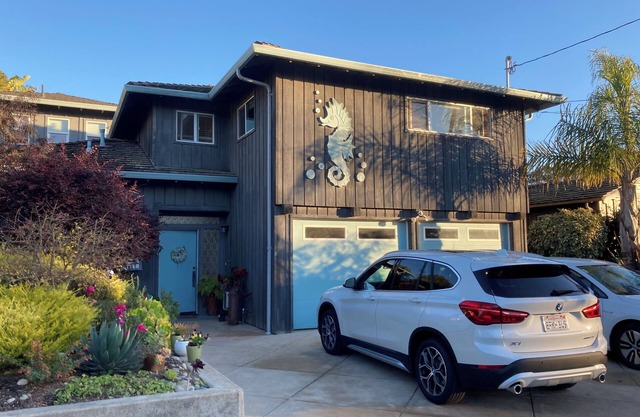 Santa Cruz beach house with pool and hot tub, steps away from Twin Lakes beachn