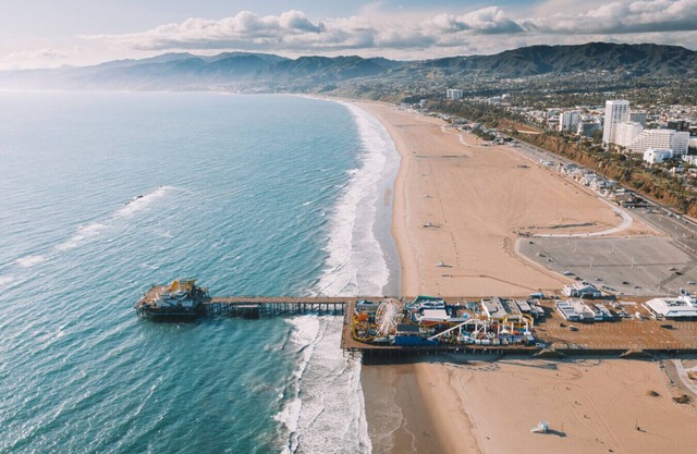 Santa Monica 2 Bedroom Home - Short Drive to the Beach!