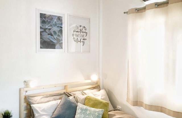 Sanuk House walking distance to the beach (3 min)