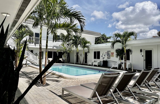 Sapphire by the Sea Unit 12 King Bed, kitchenette, pool view, Sleeps 2