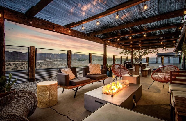 Sapphire Haven: Pickleball, Stars & Desert Views