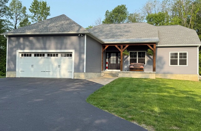 Saratoga Get AwaynSpacious 4 bedroom house in charming Ballston Spa w/WiFi, AC