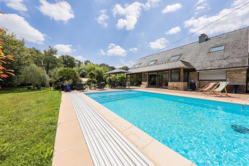 Sarzeau - 12 pers - Piscine couverte et Billard