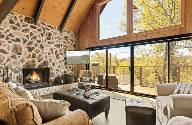 Sauna + Spa Lakeview Lodge Retreat Dog Friendly