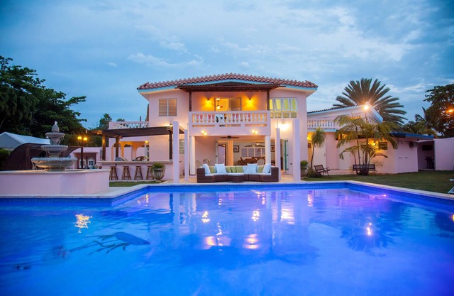 Save 15% when you Mobile Book Last Minute, Rincon's Premier Tropical Beach Villa