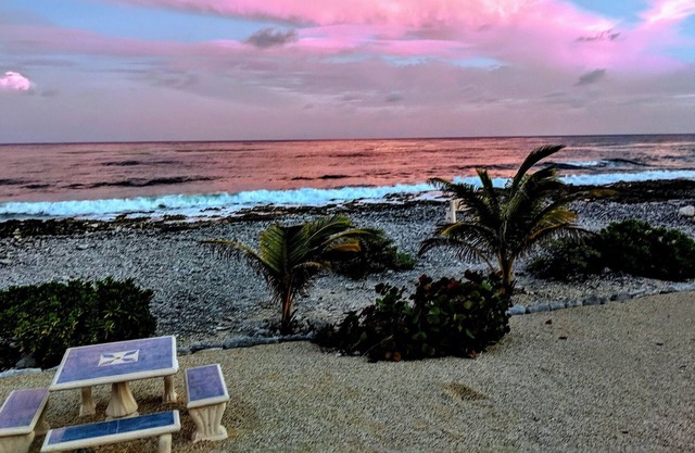 Save with fall rates!! Charming, Romantic, Seaside Cottage with Stunning views