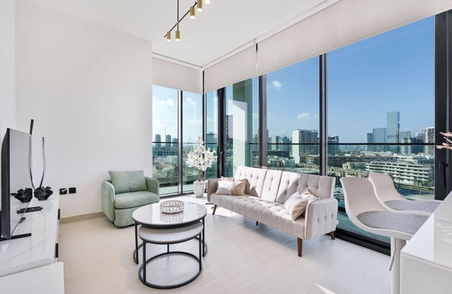 Savis Home-Enjoy the City Skyline View