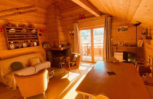 Savoyard 3-Room Apt, Central Location, 8 Guests, Near Ski Lifts, Panoramic Views