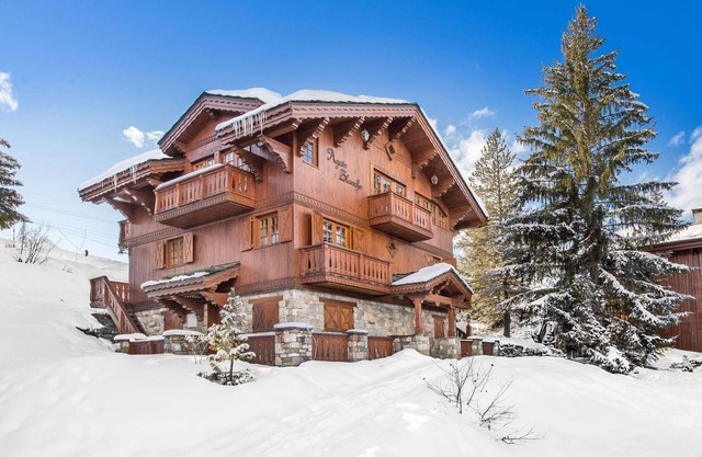 Savoyard chalet with character, sauna and fireplace in Courchevel 1650