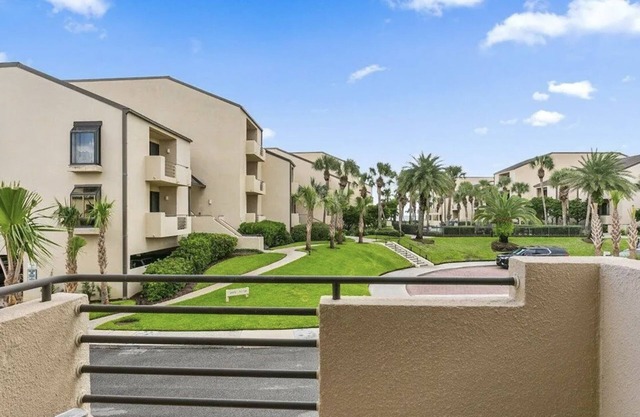 Sawgrass Beach Club Condo- 2 Bed/2.5 Bath condo w/private beach access, pool