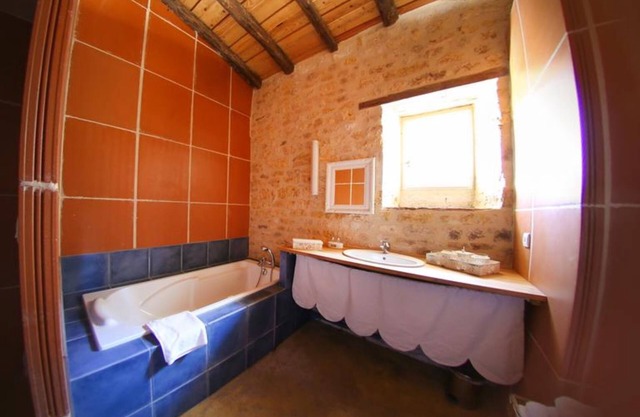 SCARABEE-Triple-Private Bathroom