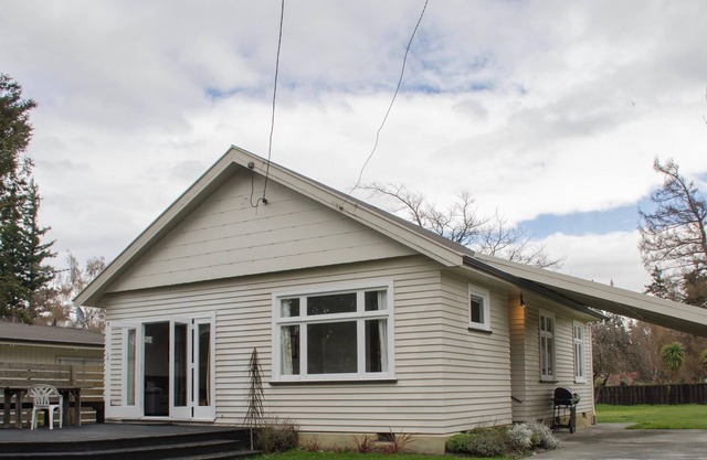 SCARBOROUGH SWEETIE, pet friendly, with a garden in Hanmer Springs