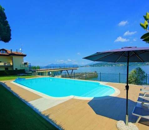 Scarlet Flower - Lago Maggiore