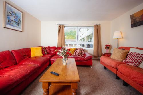 Scenic City Apartment Overlooking Arthurs Seat
