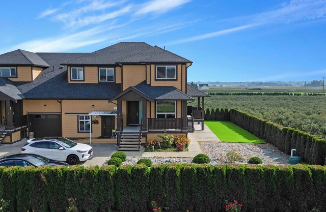 Scenic Farmhouse Retreat with Expansive Living Space & Panoramic Views