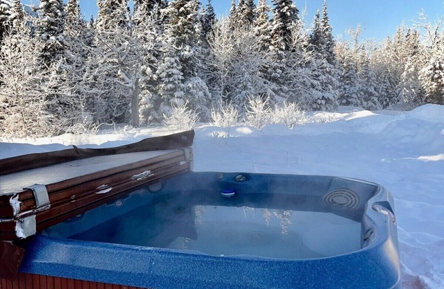 Scenic Getaway with a hot tub