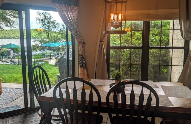 Scenic Lakefront Condo – Convenient to Jim Thorpe & Hickory Run Hiking