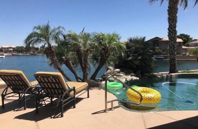 Scenic Lakeside Cove House