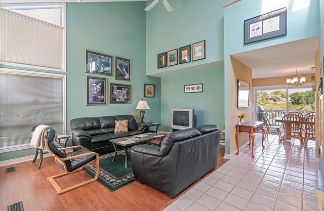 Scenic Niagara Vineyard Farm Home for up to 9ppl