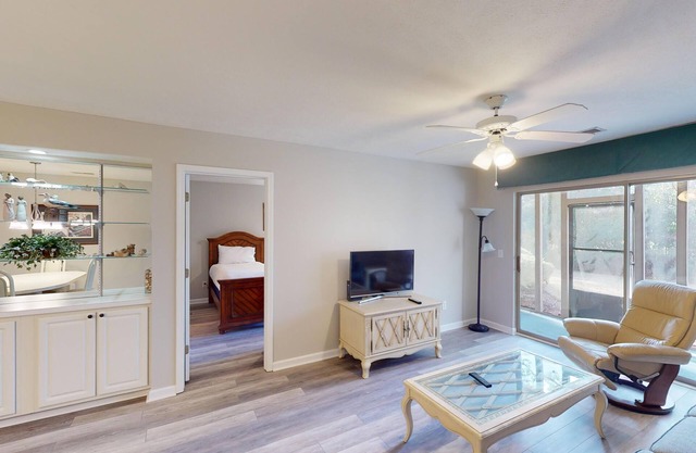 Scenic Serenity 2 Bedroom Villa with Balcony