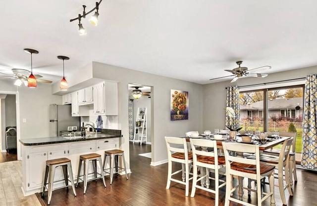 Schaumburg Family Home | Lovely & CLEAN with Fenced Yard!