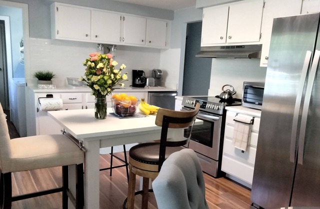 Schaumburg/Woodfield. Entire house for the whole family. 3 bedrooms.