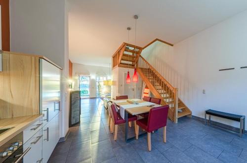 Schwan - Ferienwohnung am Loppiner See mit Terrasse und Sauna