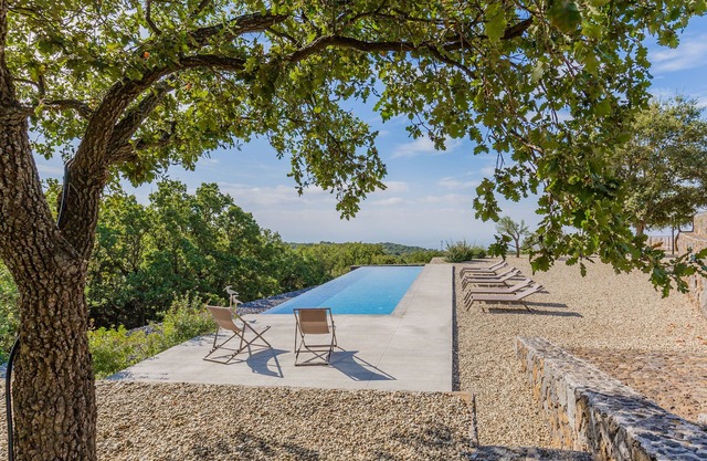 Sciaraviva, characteristic Sicilian house surrounded by an organic vineyard.