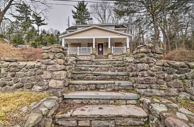 Scotrun Home Centrally Located to Area Resorts